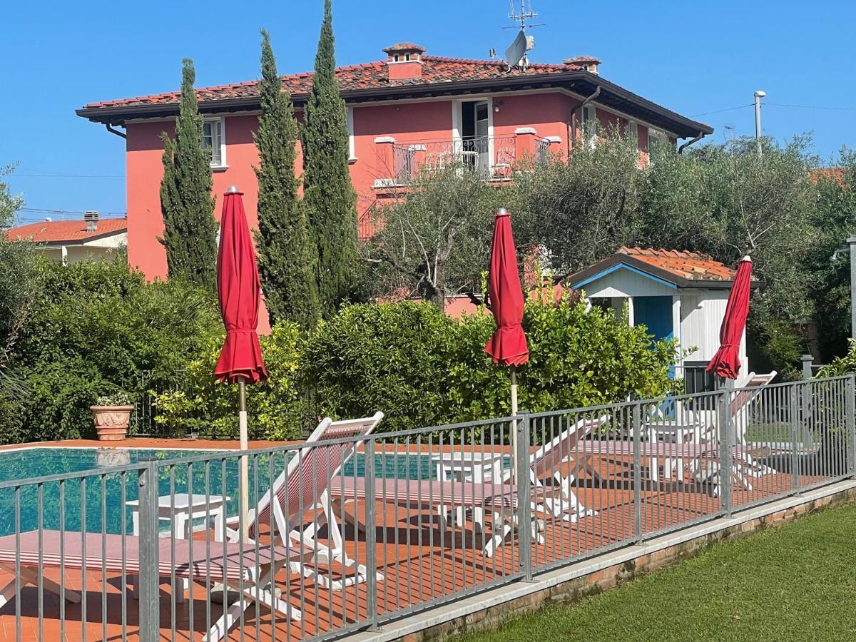 In Versilia Серавеца Екстериор снимка